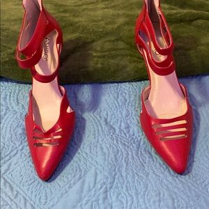 Red pumps by Ashro
